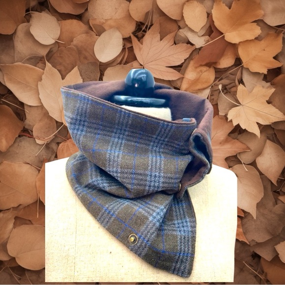COWL NECK SCARF WITH SNAPS•CANADIAN MADE•3-DIFFERENT WAYS OF WEARING IT•NEW! O/S - Picture 2 of 2